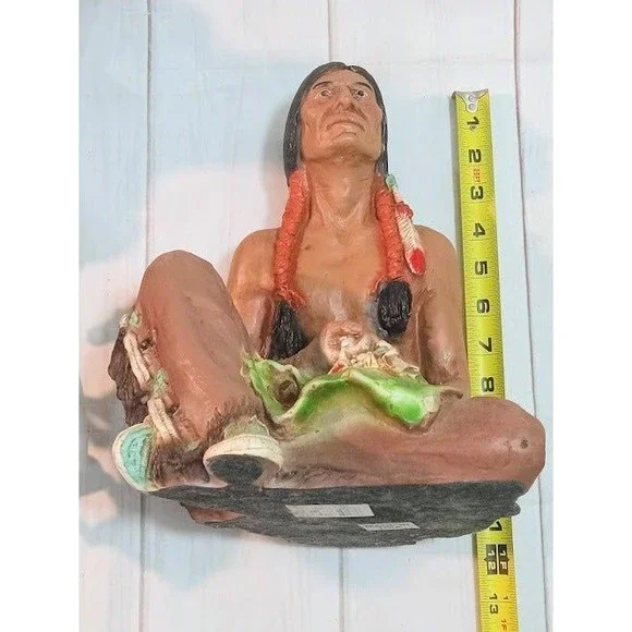 UNIVERSAL STATUARY CORP 423 1985 NATIVE AMERICAN SITTING SCULPTURE 11.5"